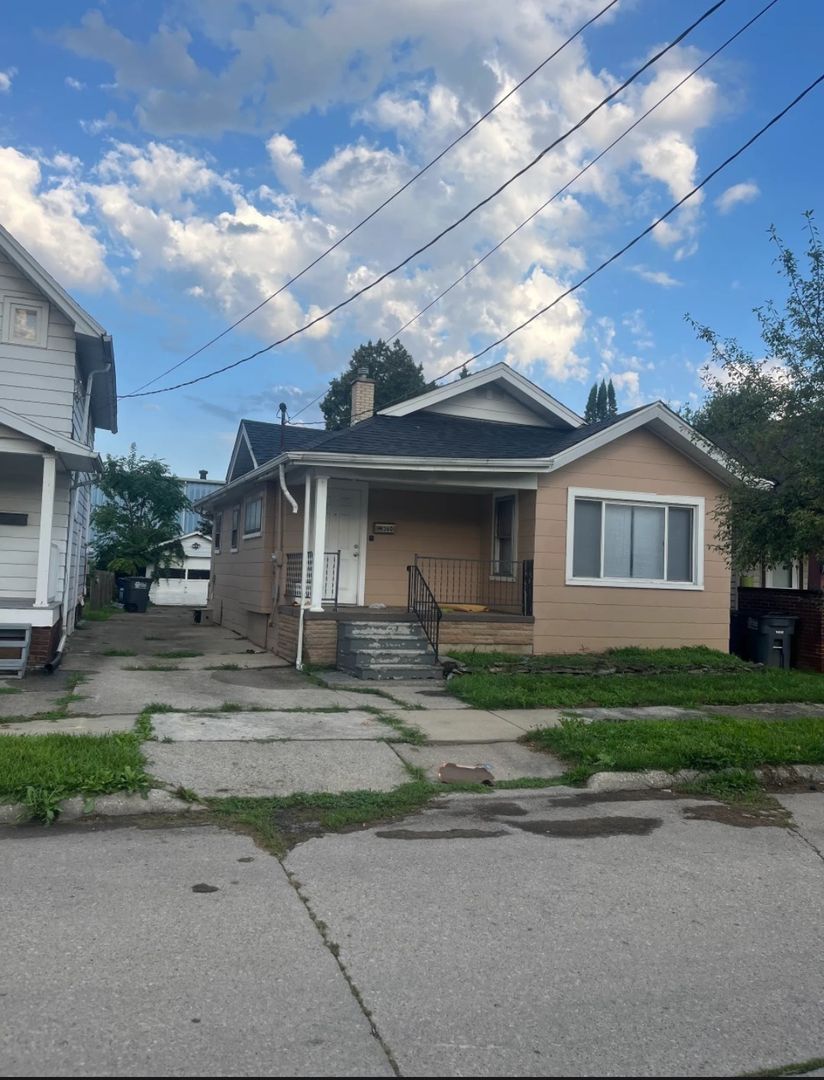 360 Lemert St – photo 1