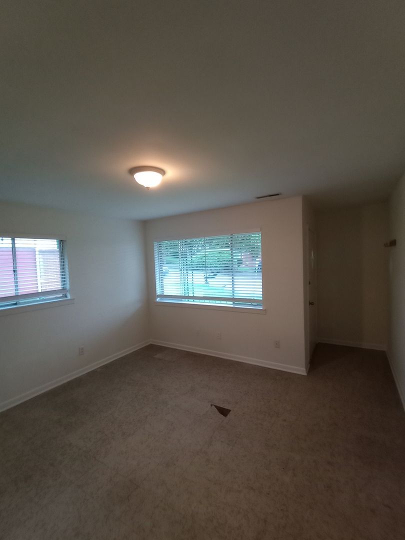 936 Fortwood St unit 1 – photo 3