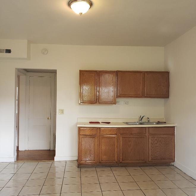 903 W 76th St – photo 4