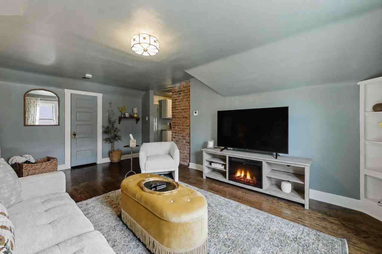 1289 West 102nd Street – photo 2