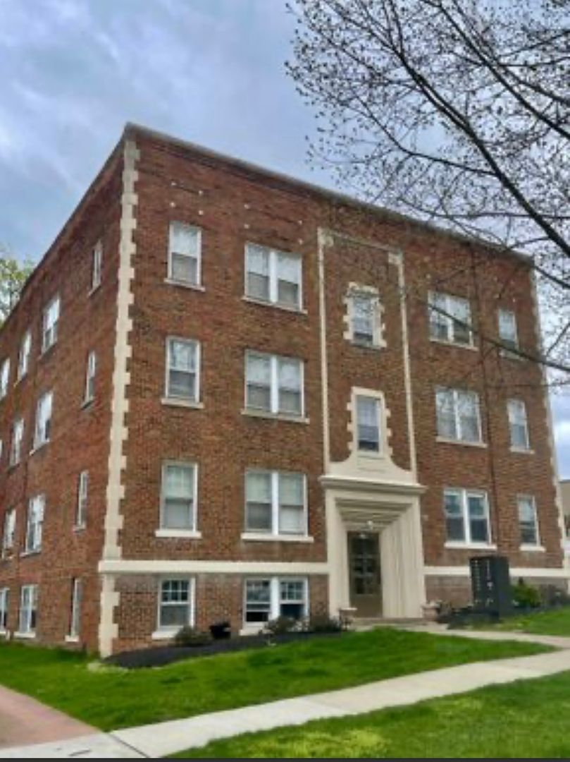 1385 Manor Park Avenue – photo 1