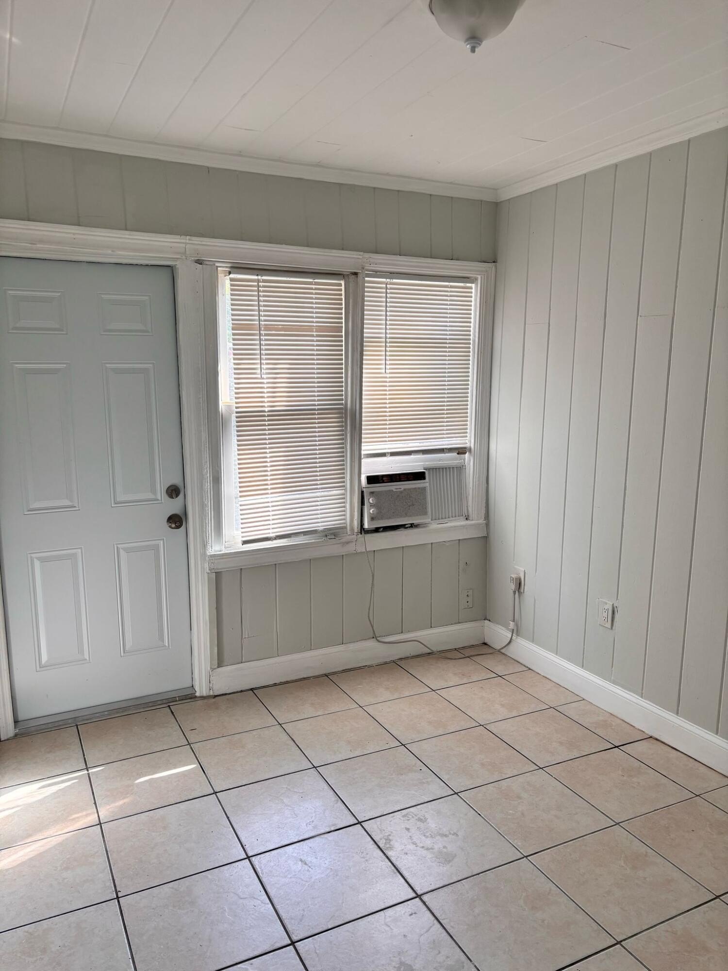 817 7th St – photo 4