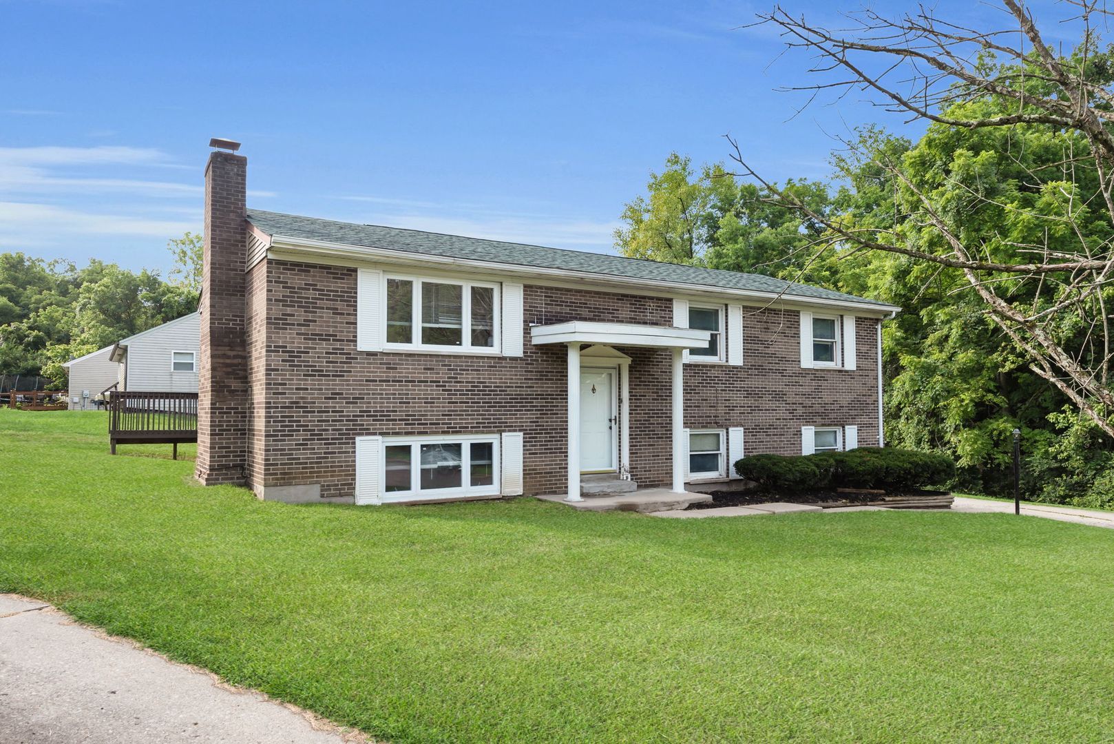 2700 Queenswood Dr – photo 2