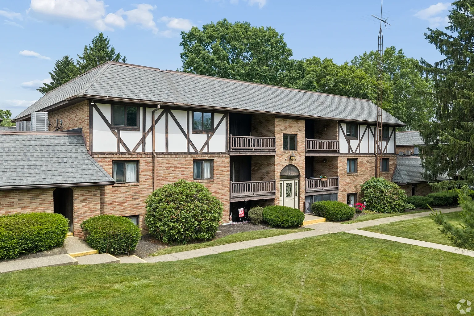 Carriage Hill Apartments – photo 2