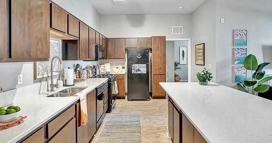 Iconic on Alvarado - Lease by the Bed – photo 3