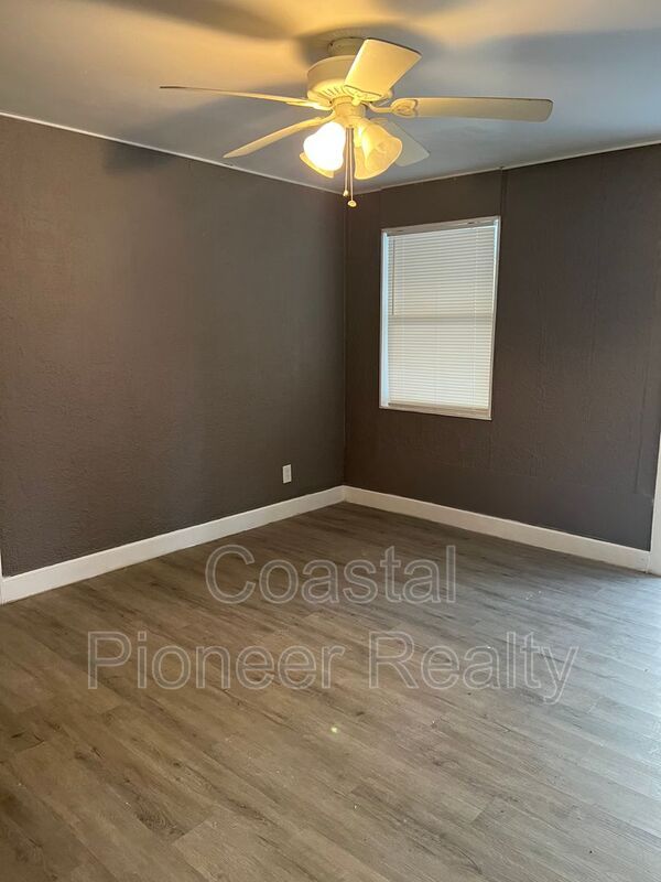 7026 Washington St – photo 4