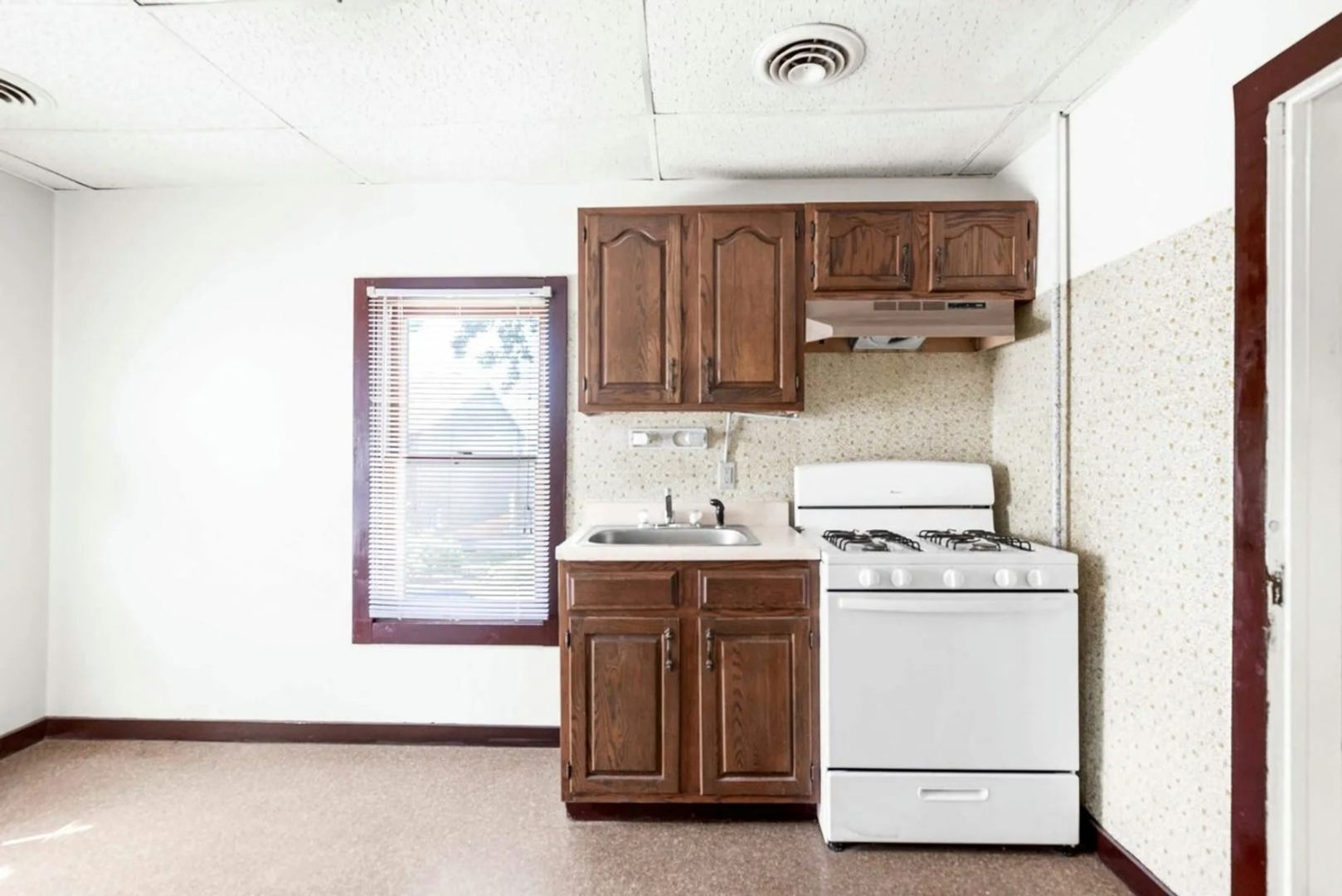 410 E Grove St unit 1 – photo 3