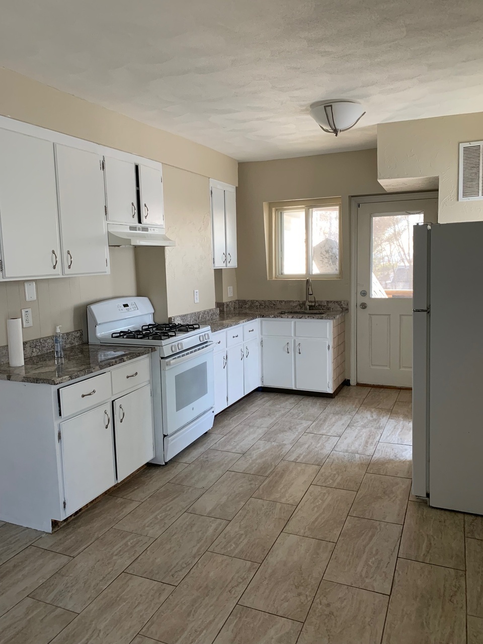 72 Orient Ave – photo 5