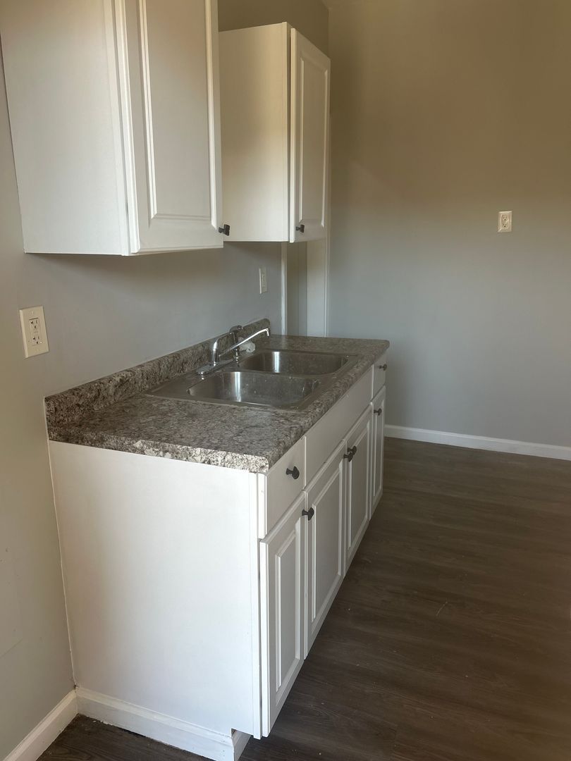 17568 Lakeshore Blvd unit 9 – photo 5