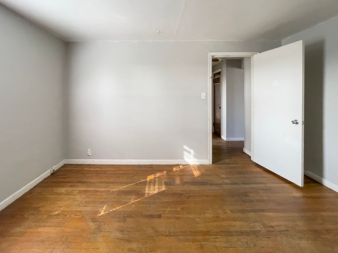 10823 IN-32 – photo 2