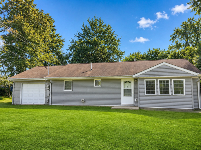 152 Hutchinson Dr – photo 1