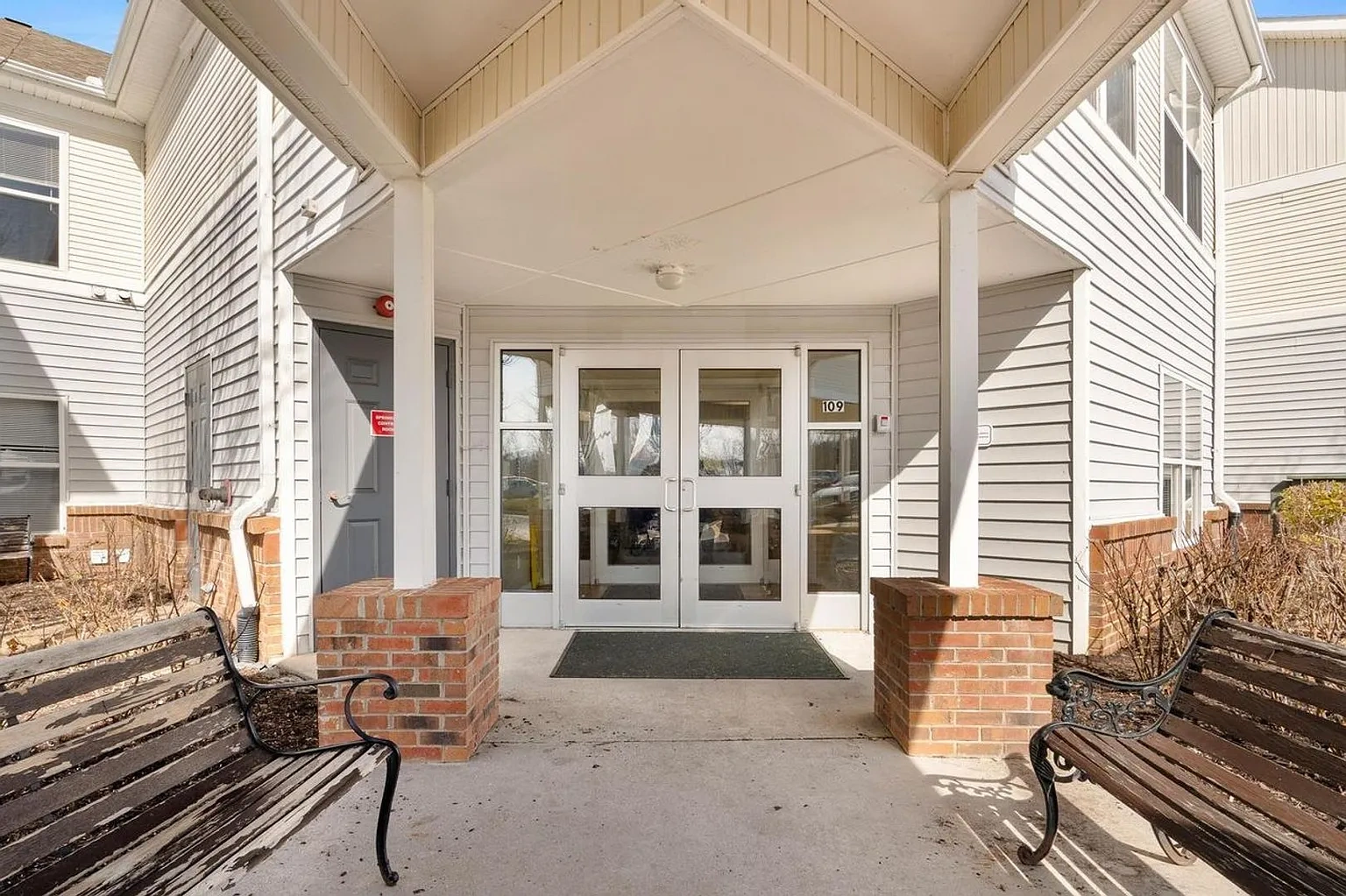 Ridgewood Place Senior Apartment – photo 2