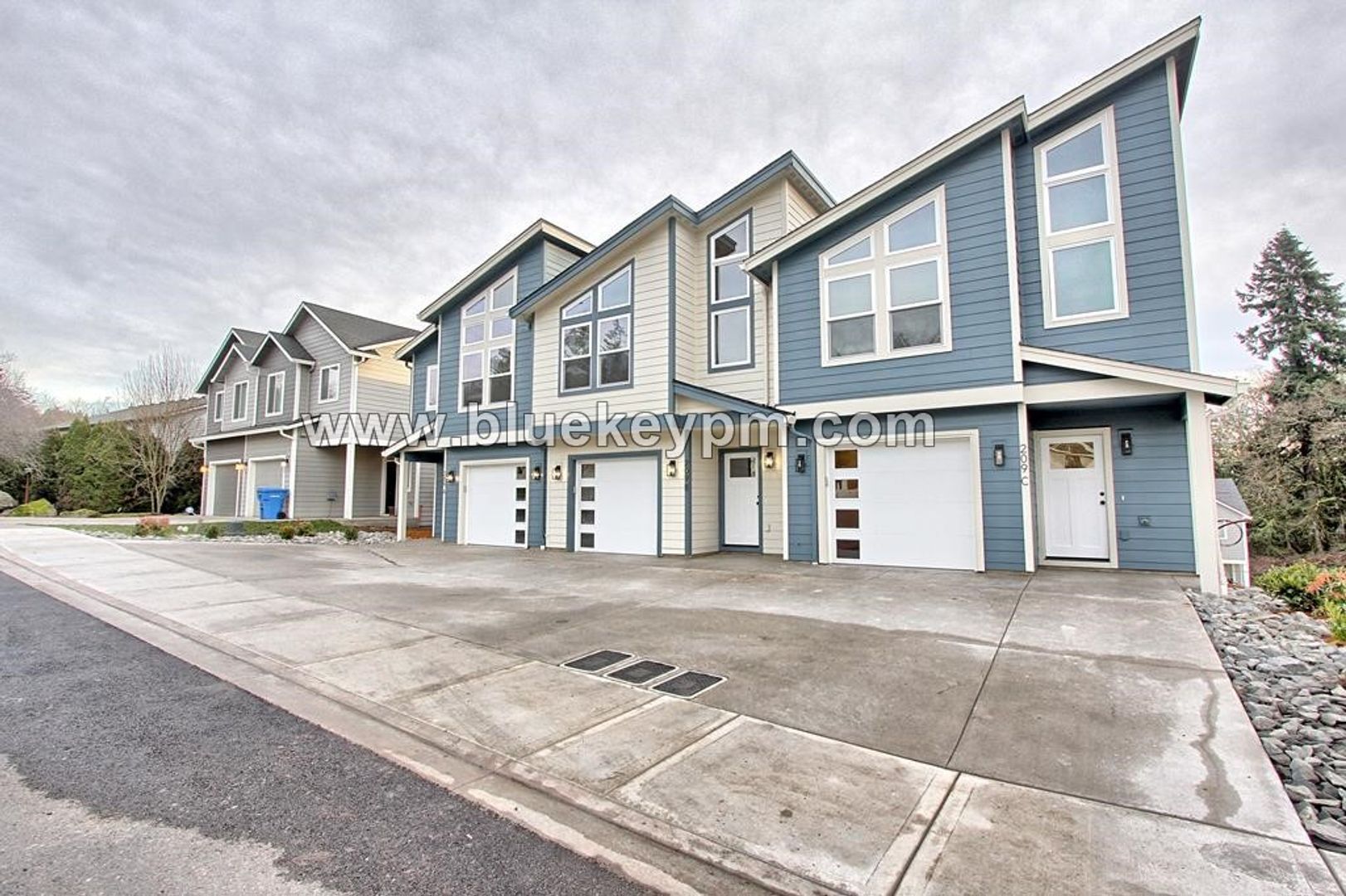 209 Cloverdale Rd unit A – photo 3