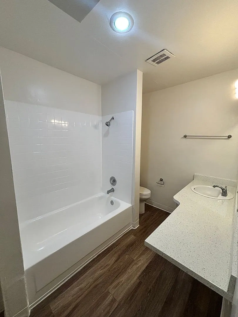 University Terrace Apartments – photo 1