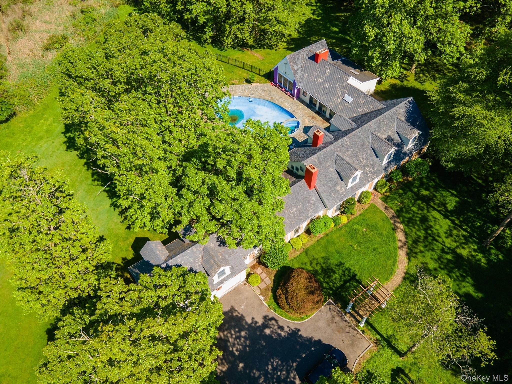 235 Centre Island Rd – photo 2