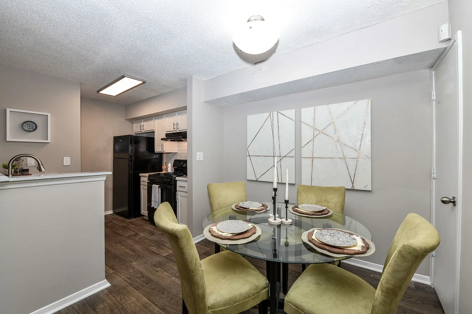670 Thornton – photo 5