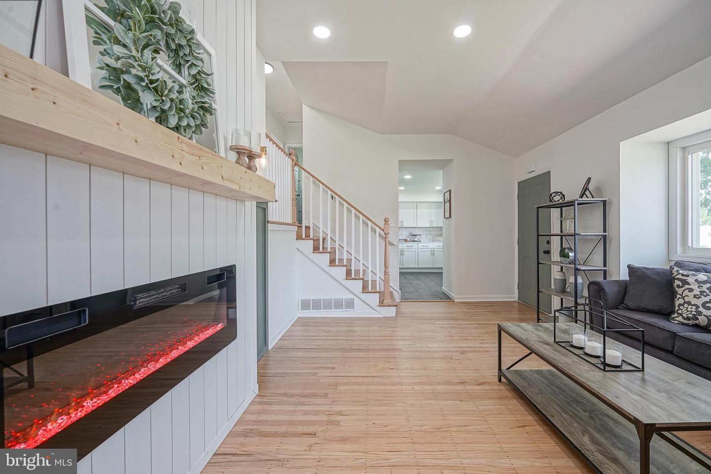 411 Greenview Dr – photo 5