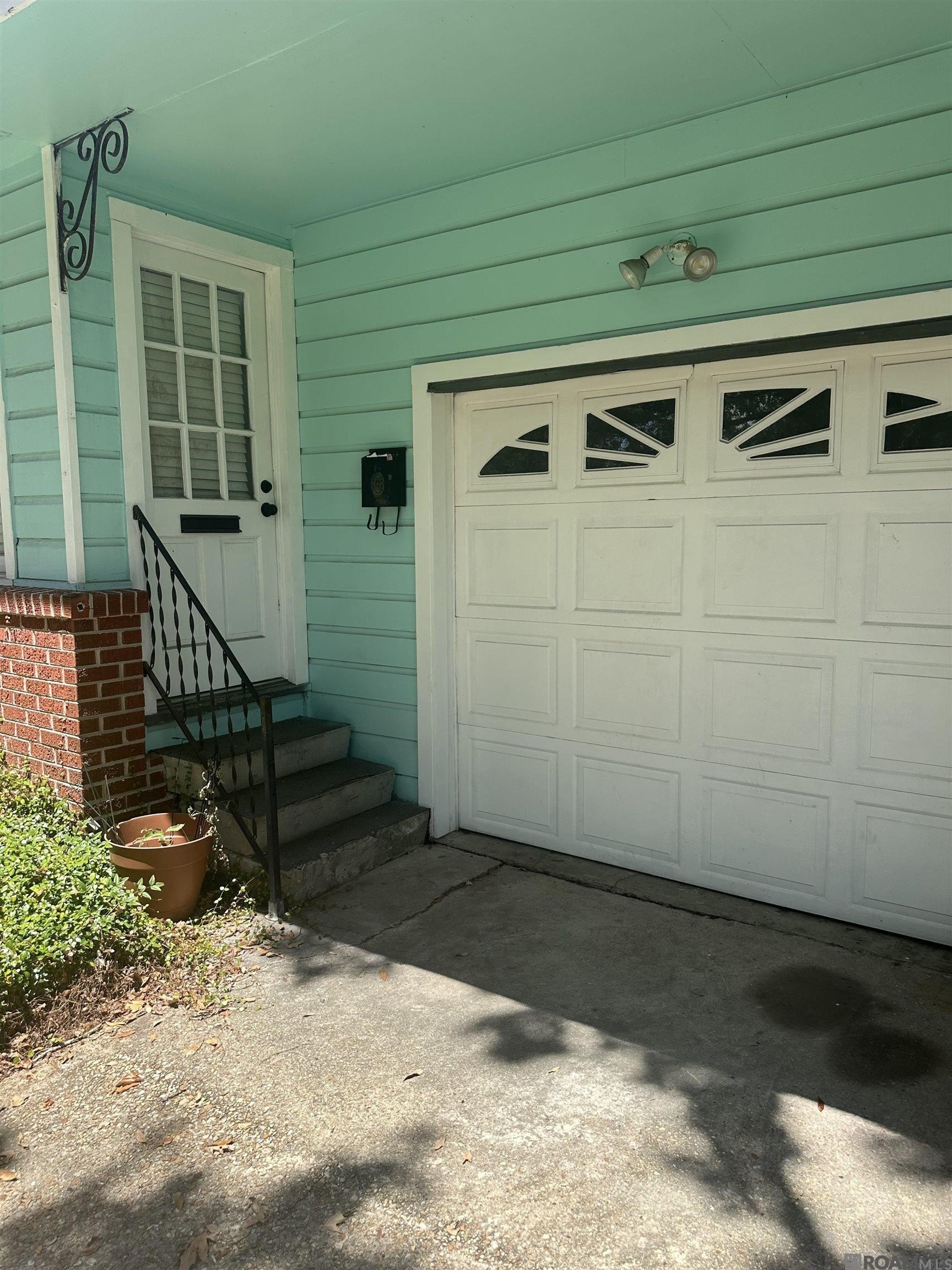 9161 Meadowood St – photo 2