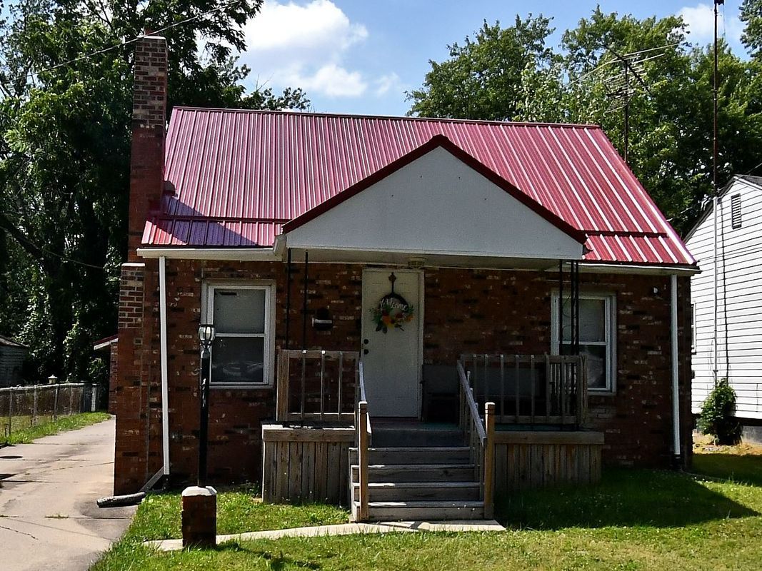 1530 Oak Knoll Ave SE – photo 1