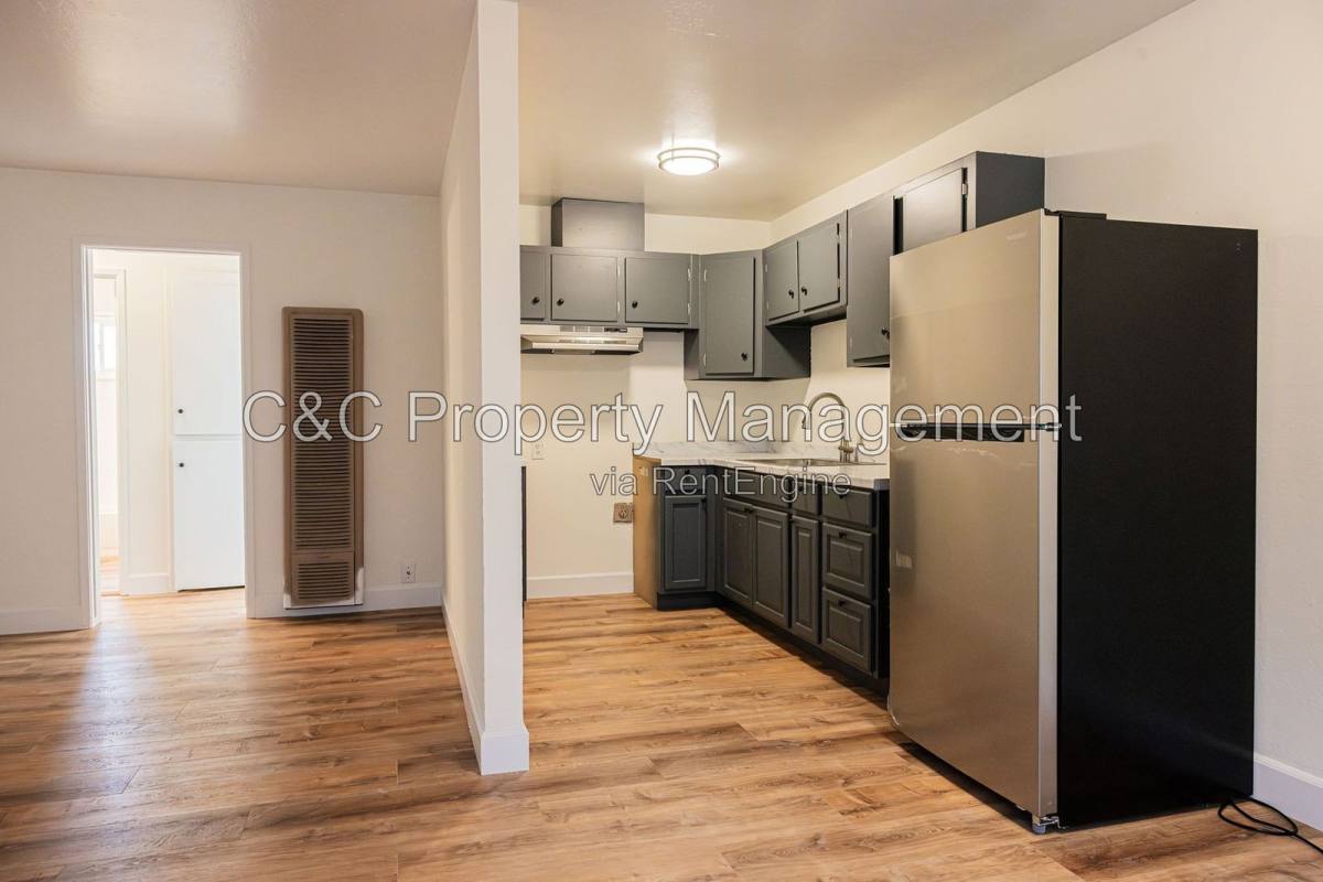 729 Forestdale Ave unit 9 – photo 3