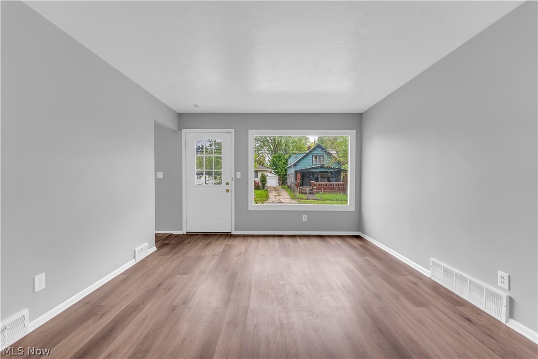 16605 Glenpark Ave – photo 3