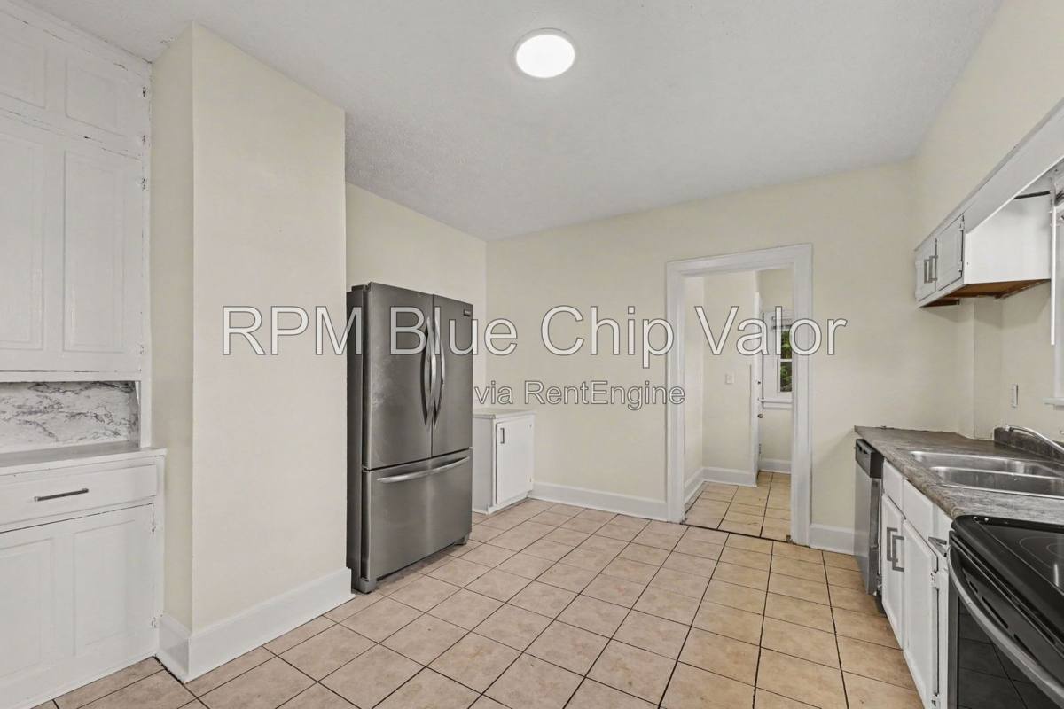 1832 Woodlawn Ave – photo 2