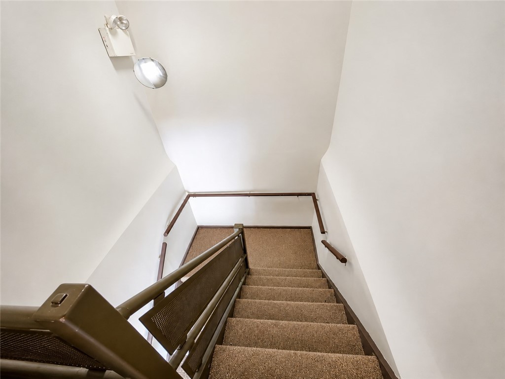 735 N Highland Ave – photo 5