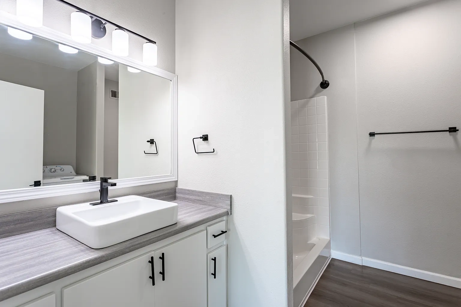 Luxe Apartments – photo 5