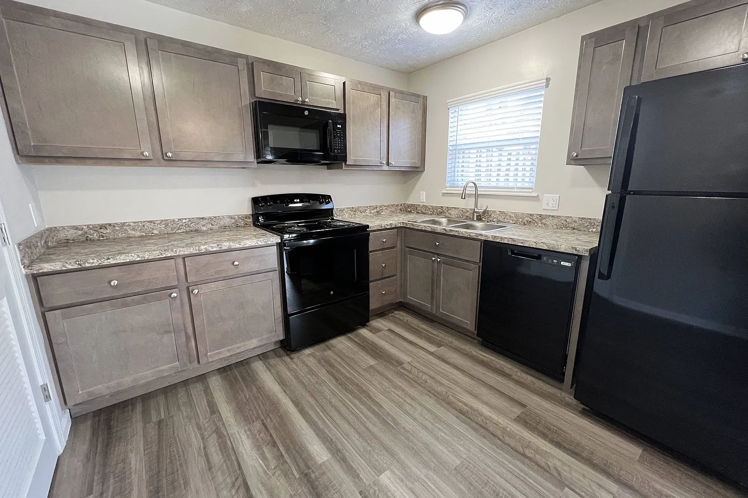 Revere Village Apartments – photo 5