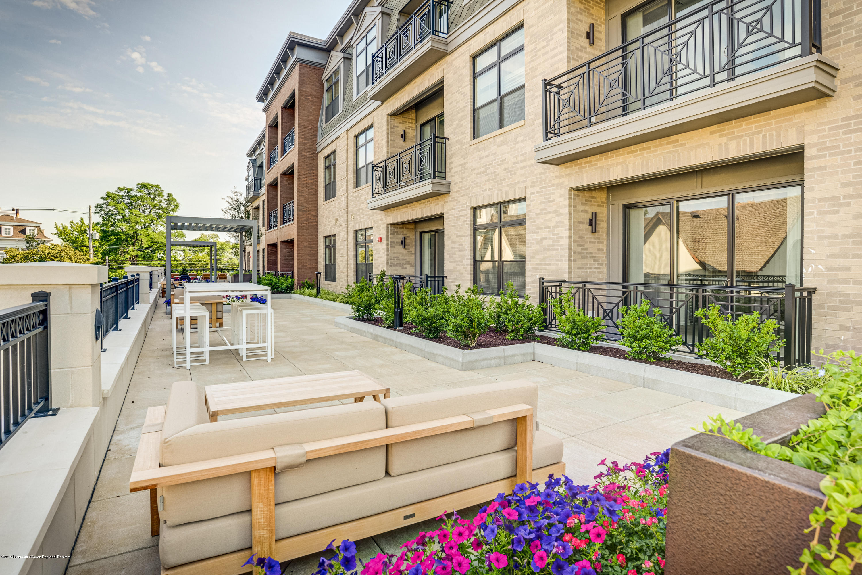 55 W Front St unit 410 – photo 1