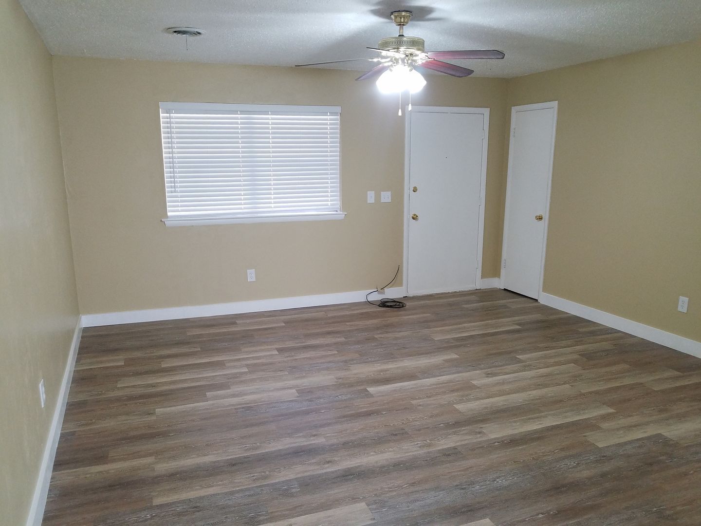 301 N University Dr unit 9 – photo 2