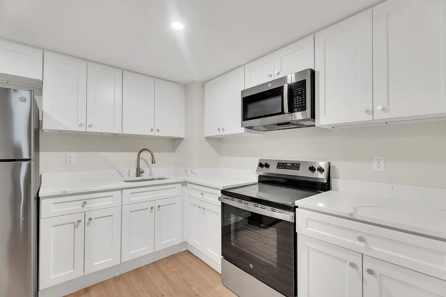 472 Main St – photo 3
