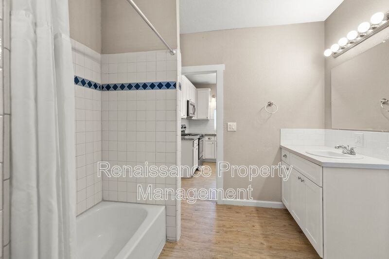 400 E Ellis St – photo 5