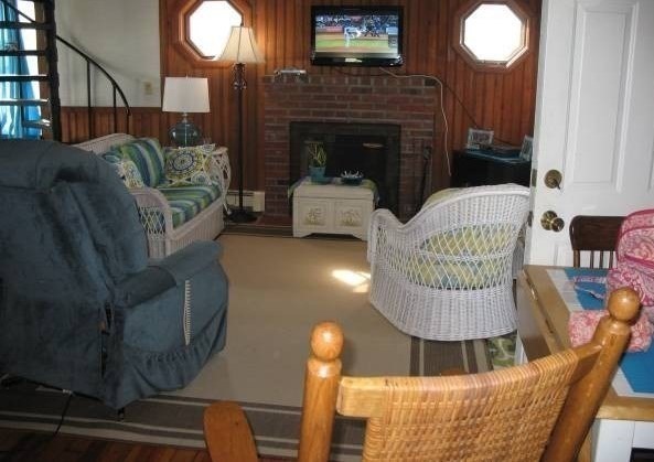 65 Foster Ave – photo 4