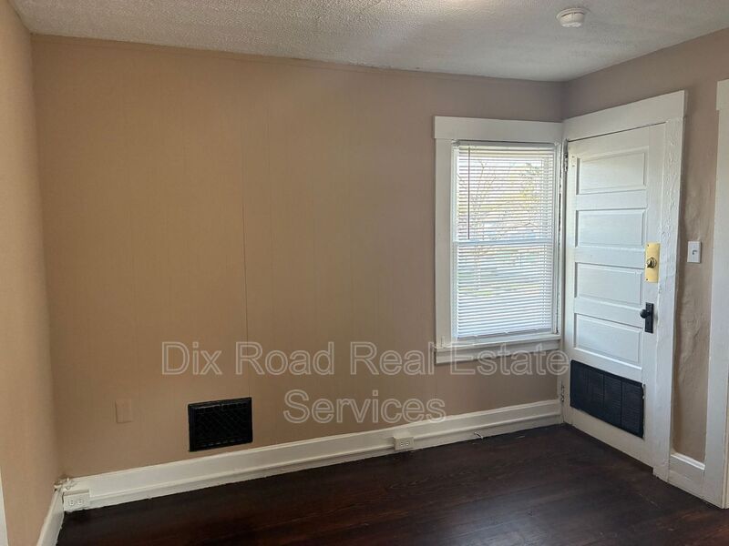 1002 Auburn St unit 2 – photo 4