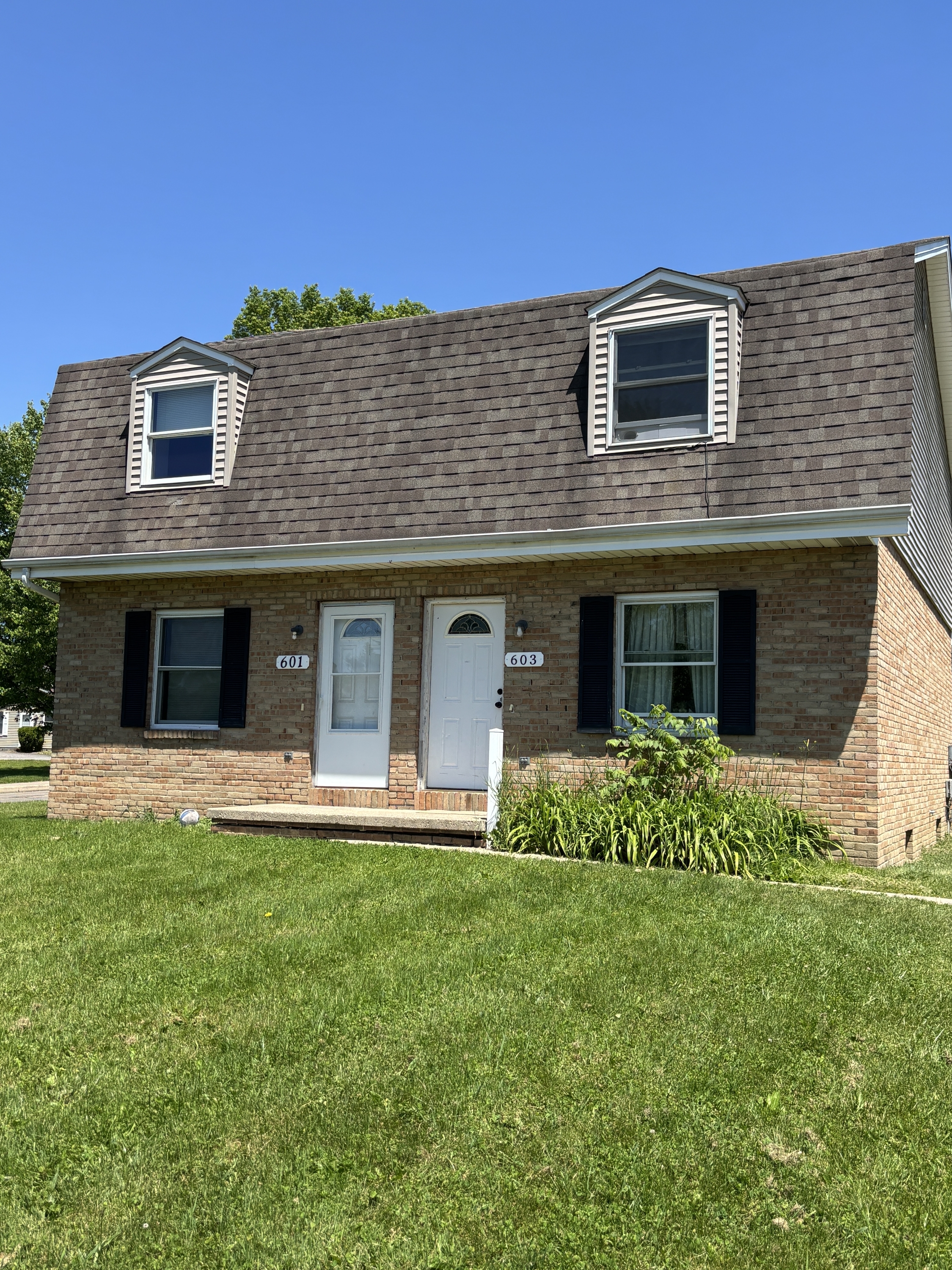 601 Lakeview Dr – photo 1
