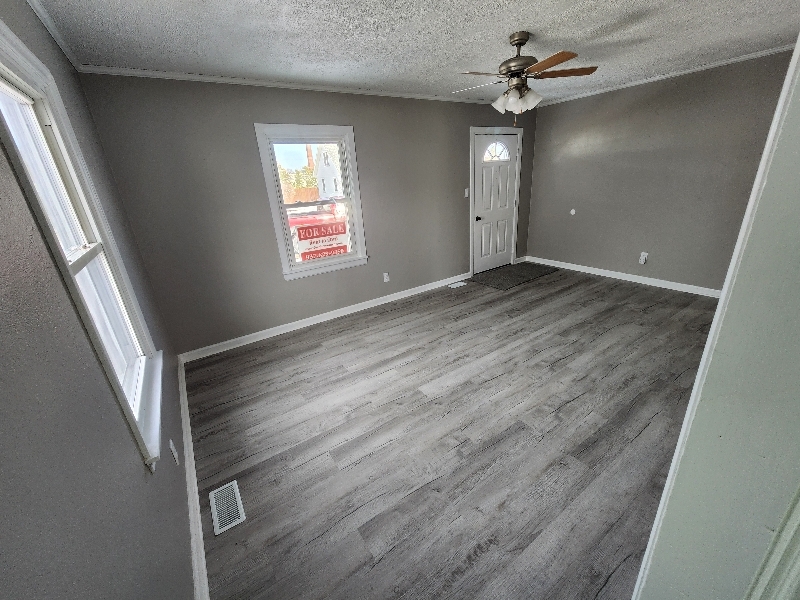 229 New St – photo 5