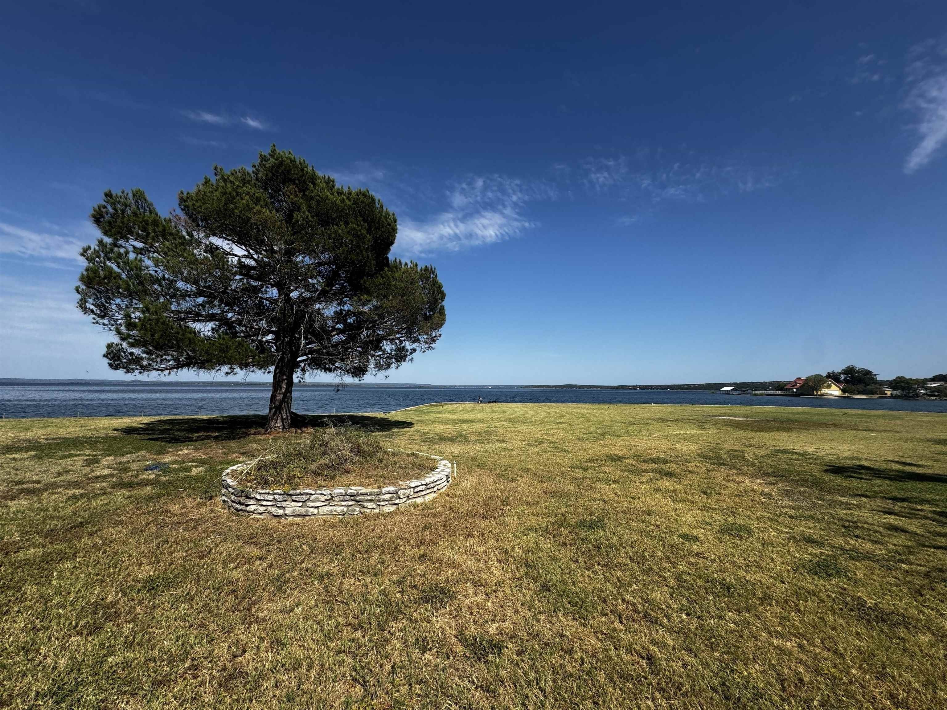 105 Lake Breeze Dr – photo 2