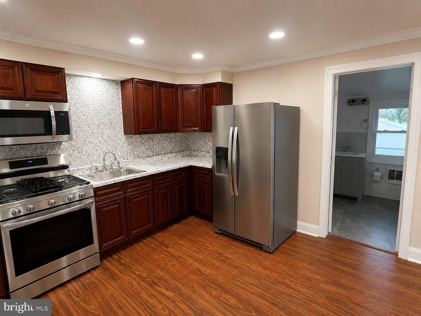 606 Green St – photo 3