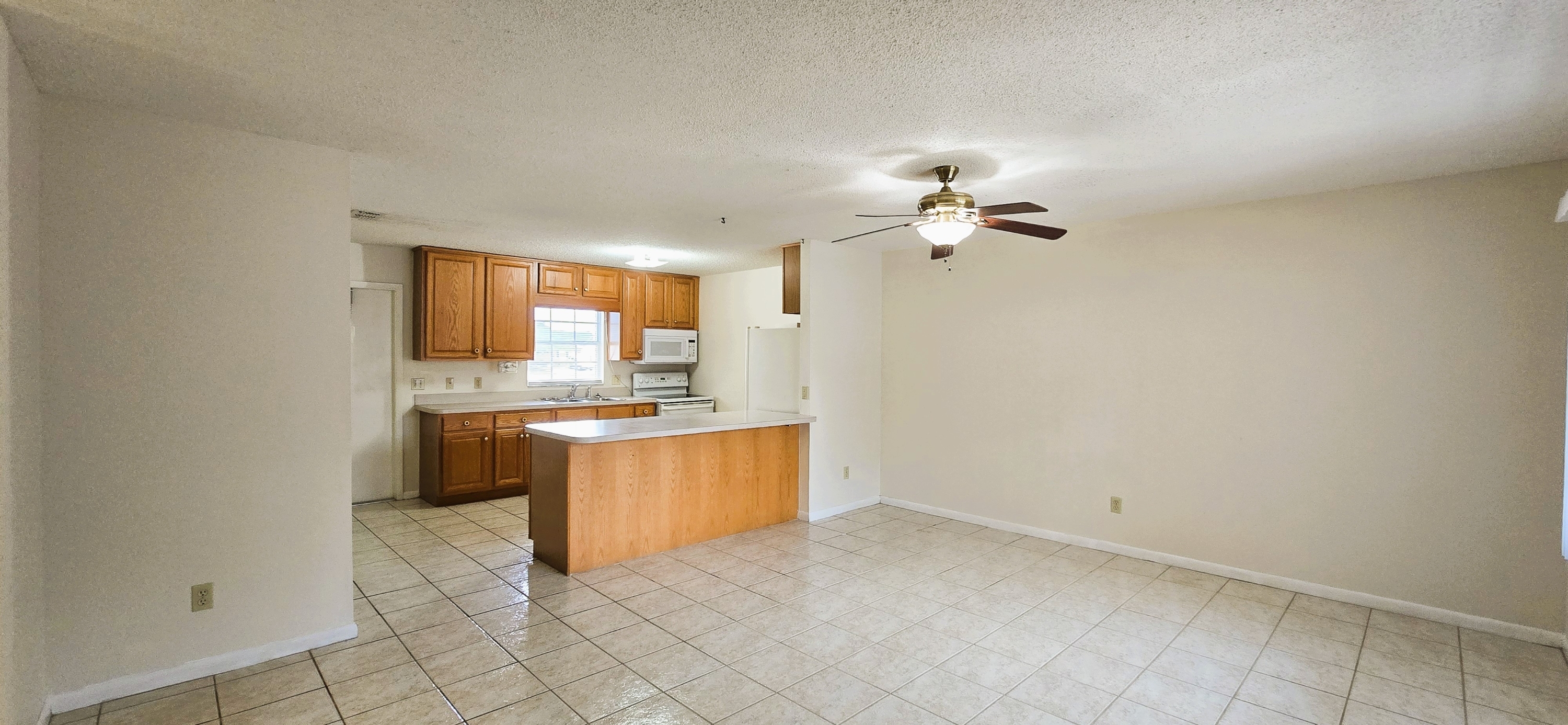 1425 Thousand Roses Dr S – photo 2