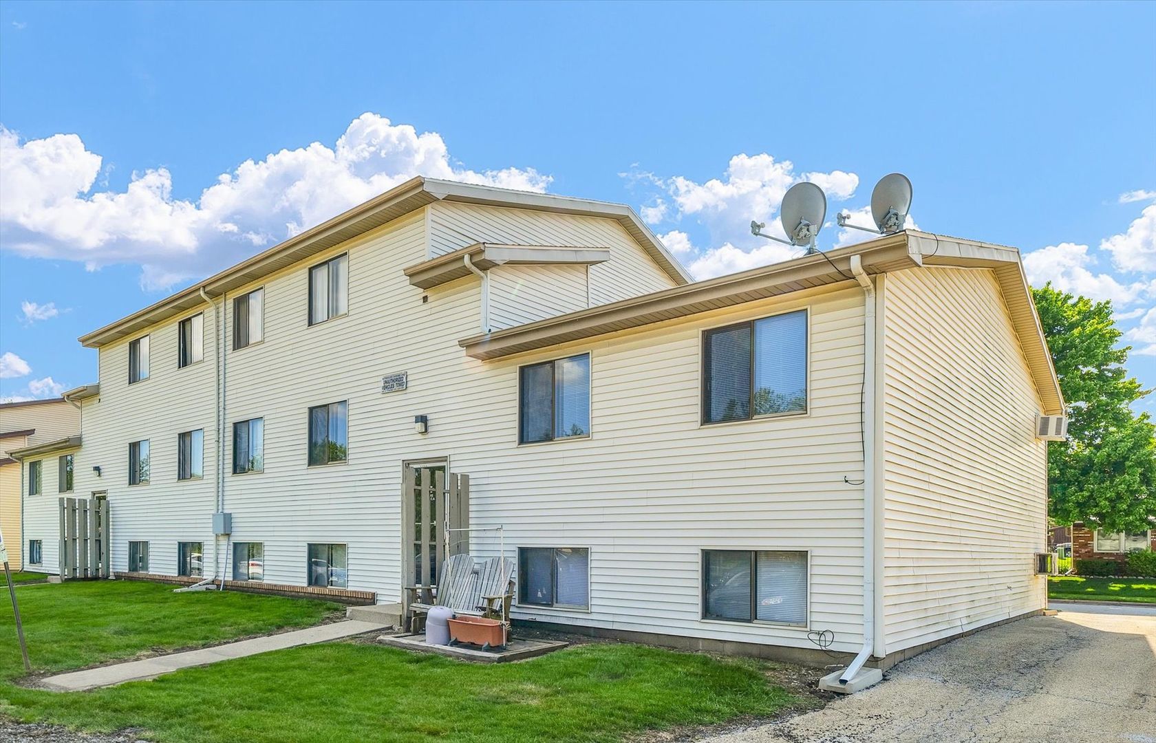 714 Arcadia Dr unit 2 – photo 2