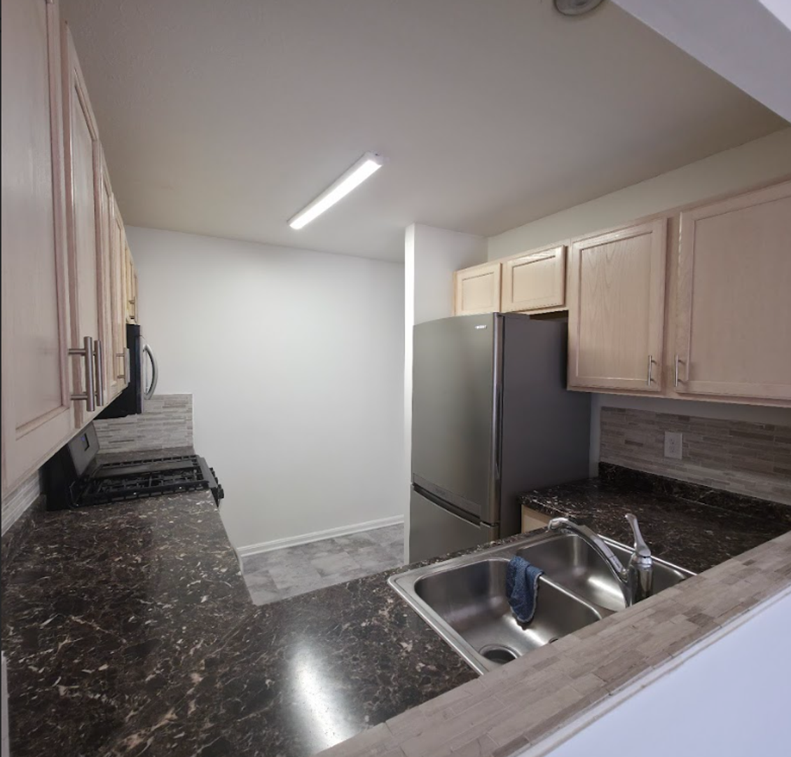 8114 Chester Pkwy – photo 3