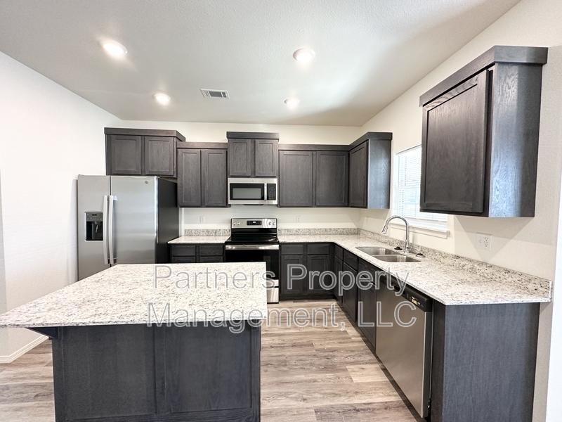 1079 S Benchmark Ln unit 1 – photo 4