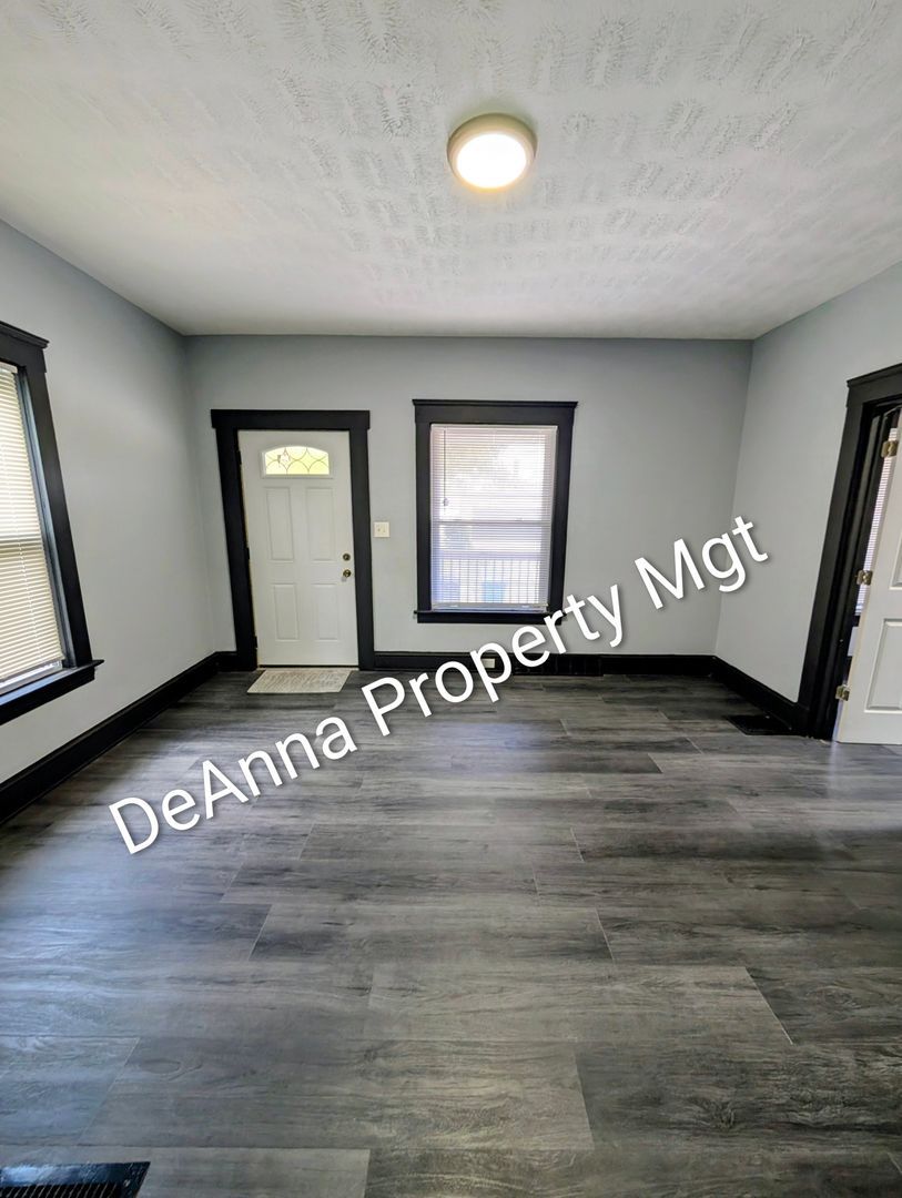 1431 Rowley Ave unit Down – photo 3