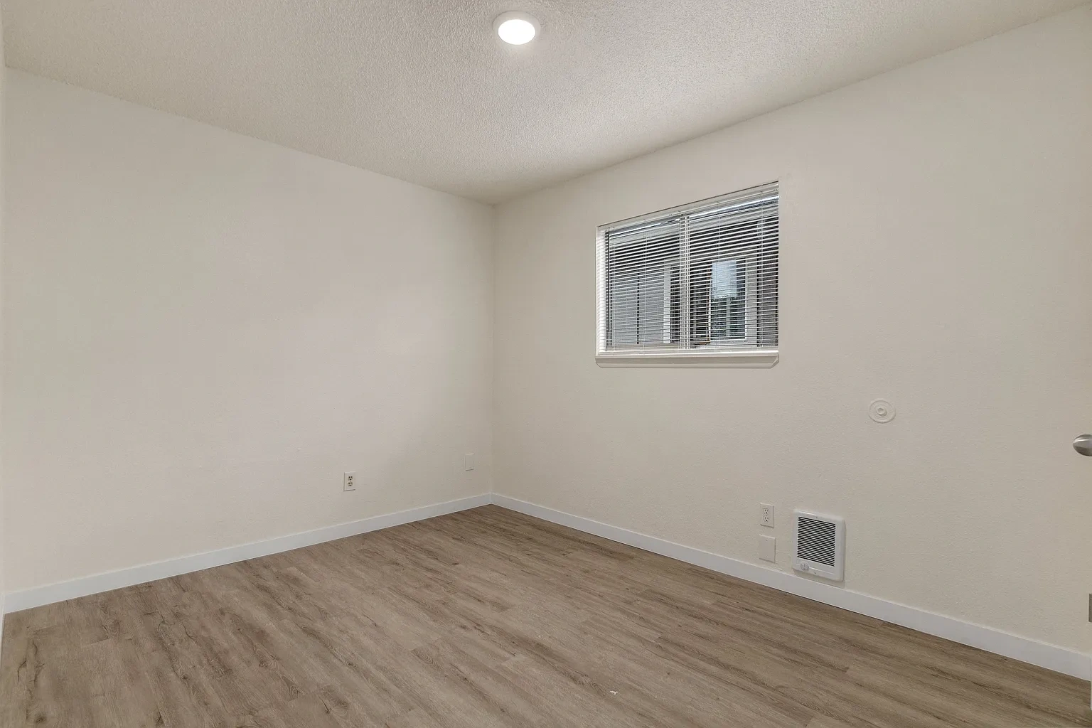 South Pacific Apartments – photo 5