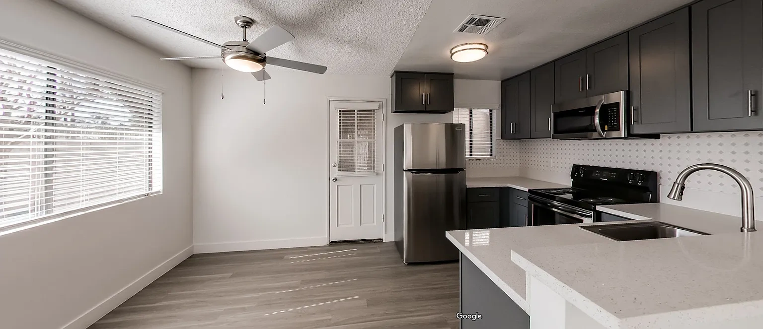 Country Club Apartments – photo 1