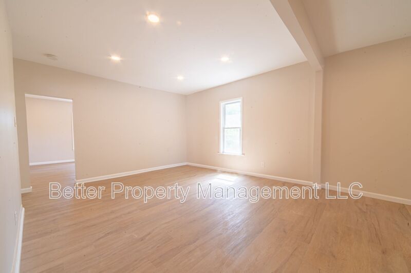 730 E Montrose St unit 2 – photo 5