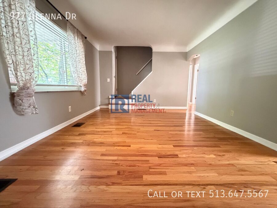 977 Glenna Dr – photo 2