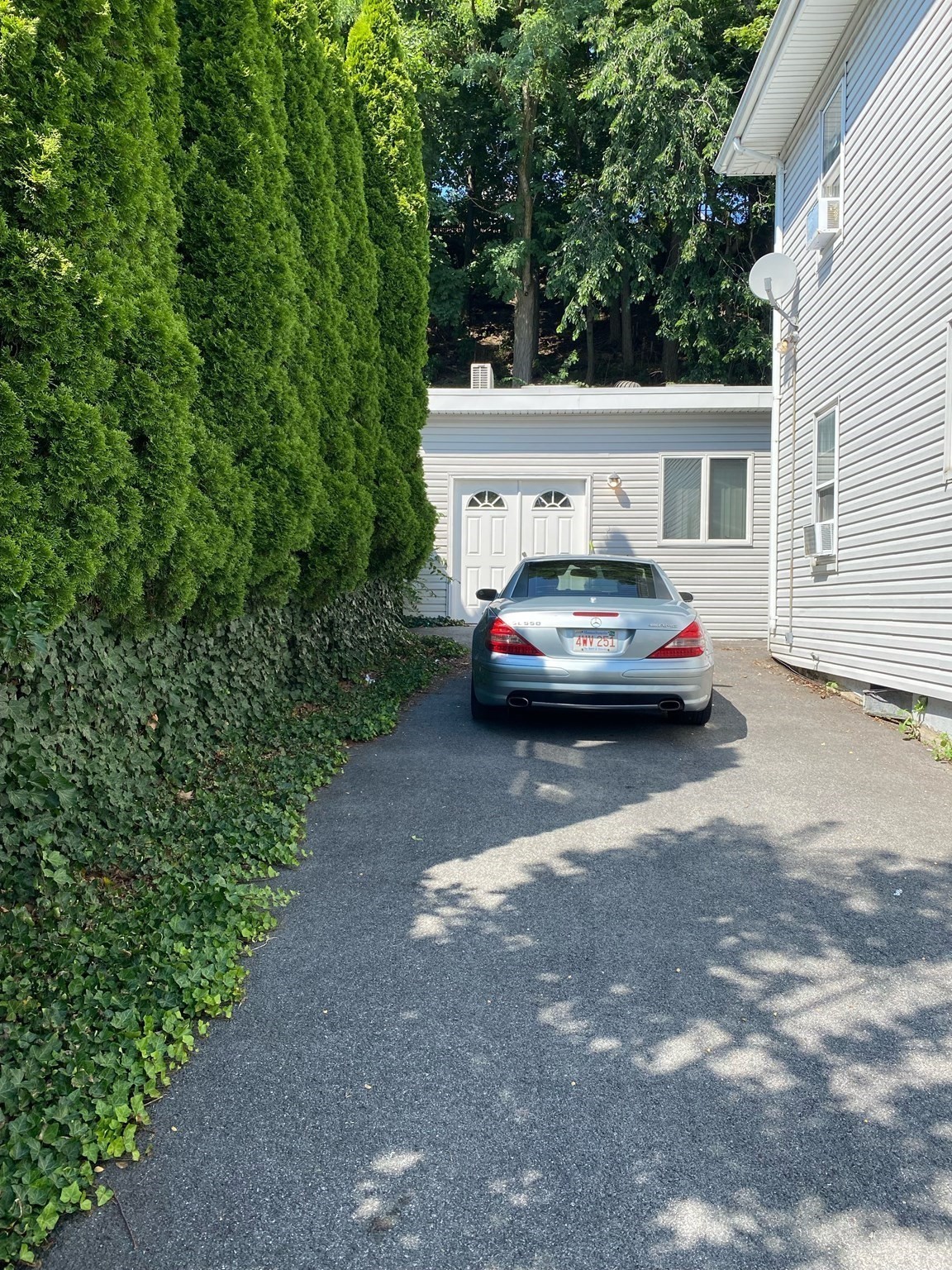 203 Gladstone St unit R – photo 1