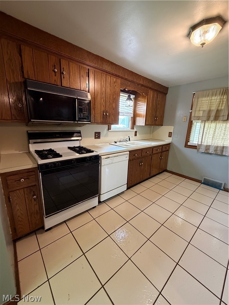 994 Lincoln Ave SE – photo 4